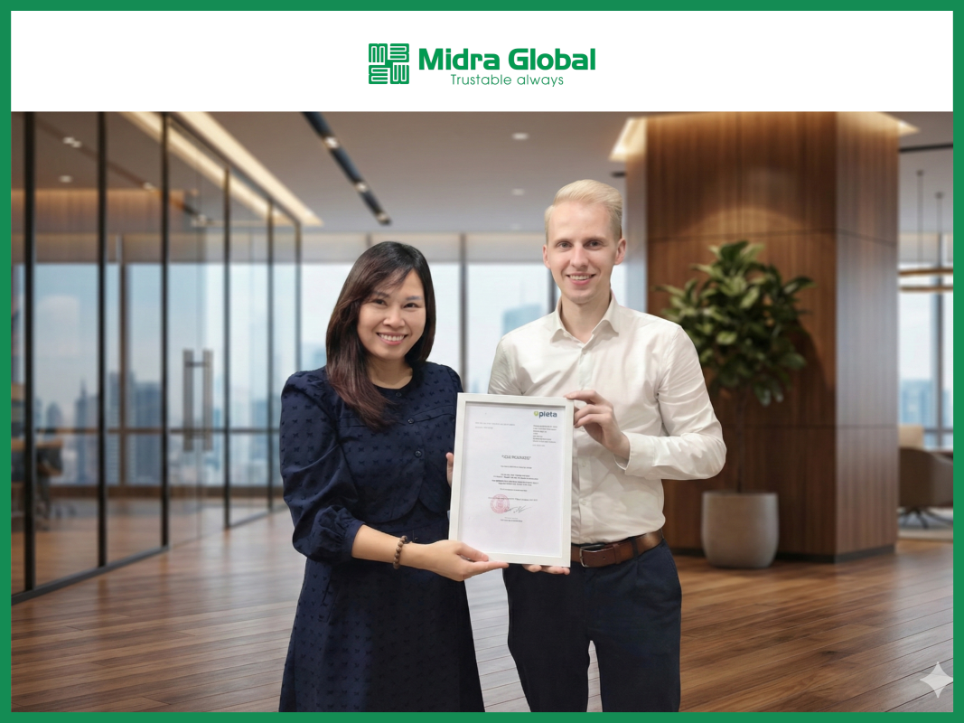 Đại diện Blickle Việt Nam trao Thư Ủy quyền Đại lý bánh xe, càng xe Blickle cho Midra Global